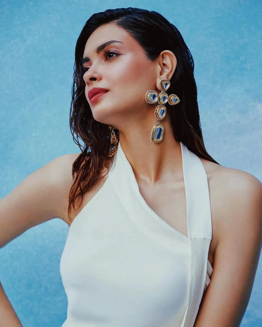 Lady @dianapenty in the Polki Cross earrings .#polki #valliyan #dianapenty #beauty #bollywood #f