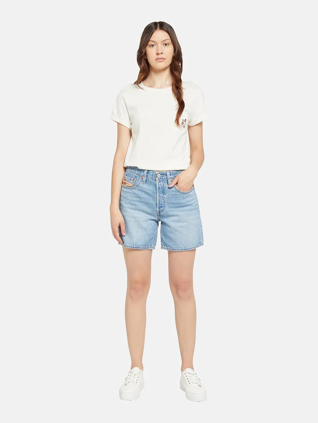 WOMEN'S MID RISE LIGHT BLUE STRAIGHT FIT SHORTS
