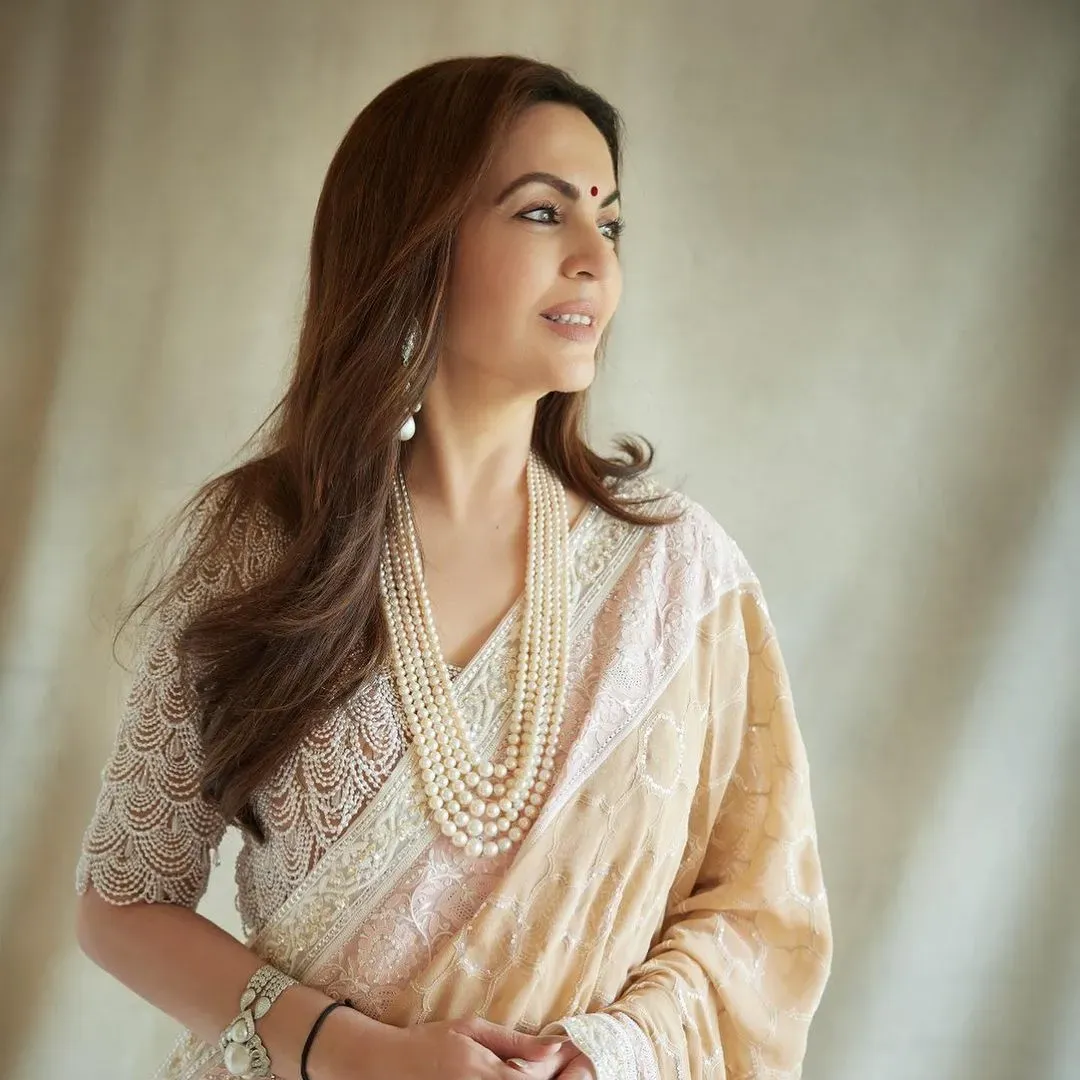 nita-ambani-emerald-necklace.png