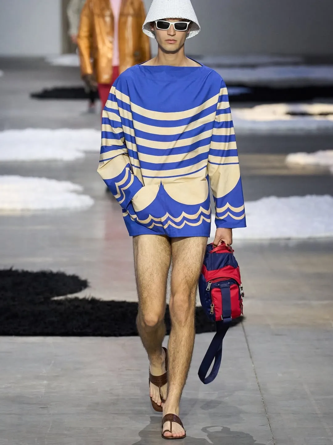 Did you spot these #Kolhapuri chappals on the Prada SS26 Mens runway For those who may not know,