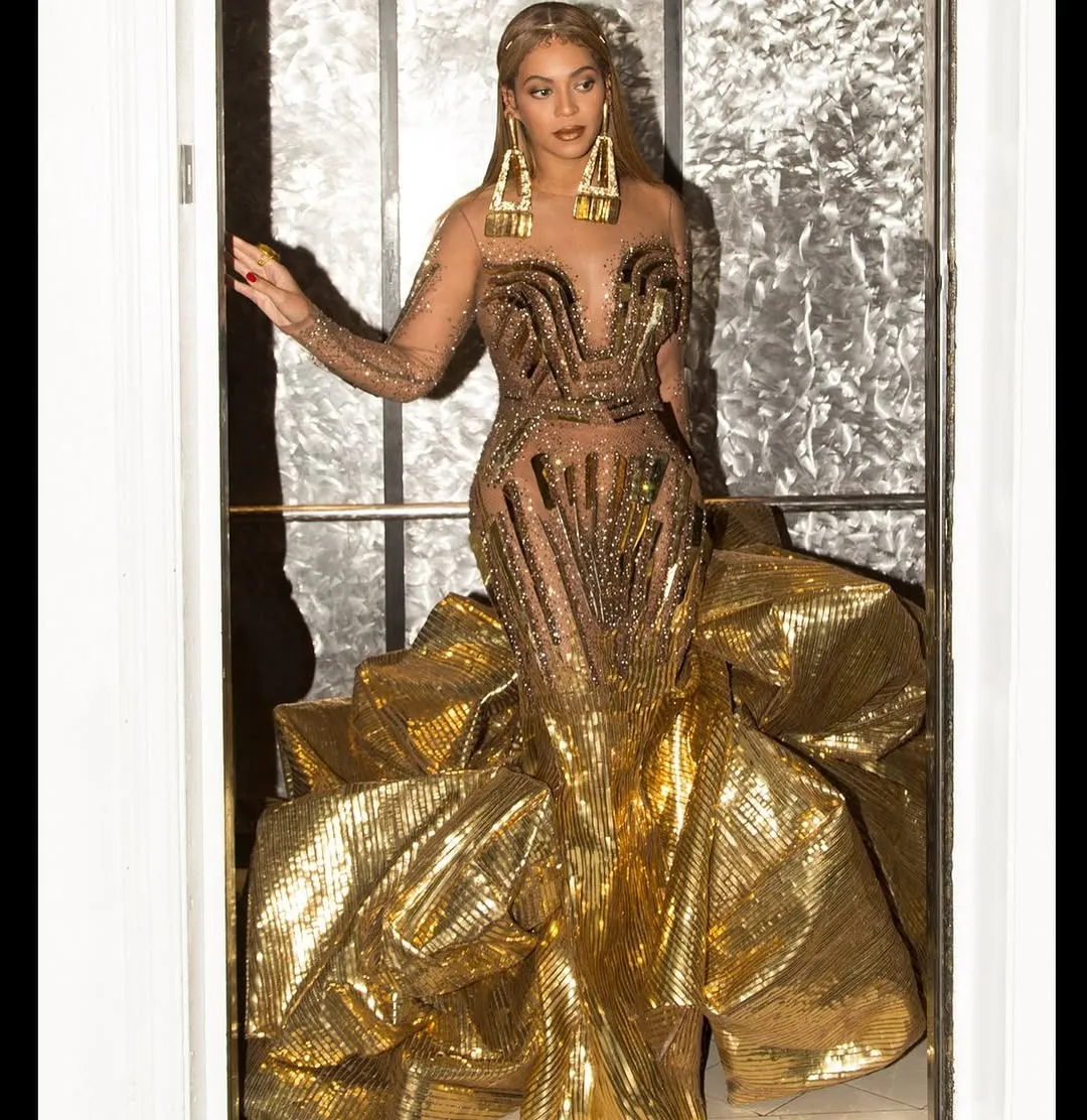 QUEEN B @beyonce in custom #FalguniShanePeacock Couture for the #WearableArtGala ✨ - @falgunipea (1)