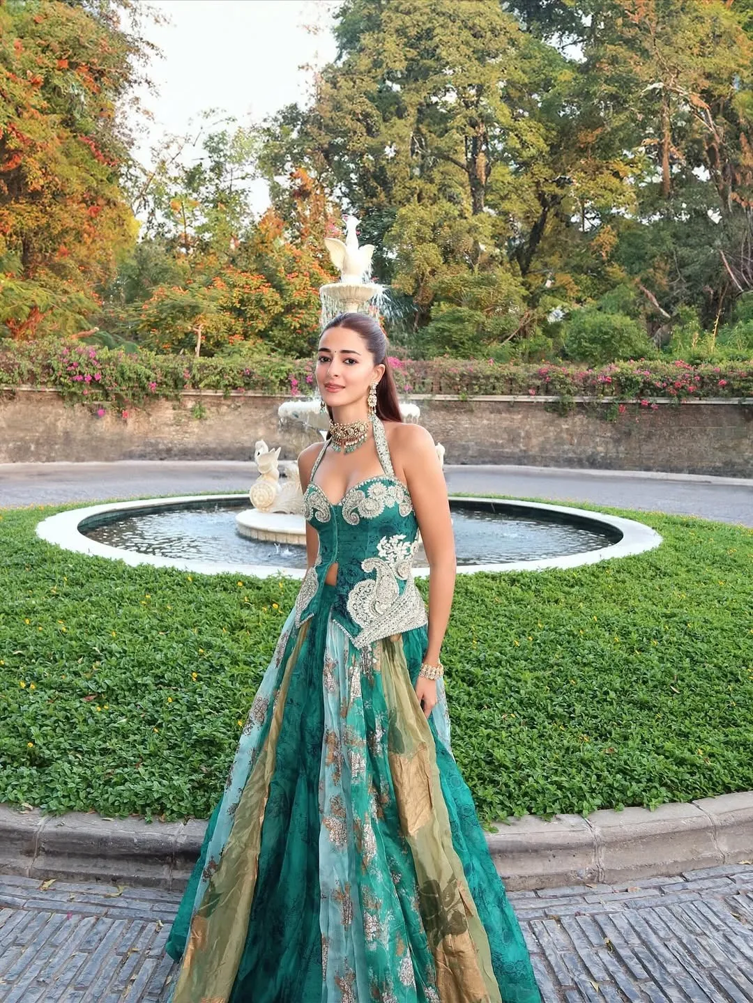 @ananyapanday for her bestie&rsquo;s wedding in desi bridesmaid avtar