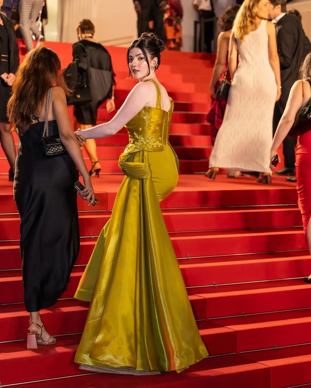 Greenest flag on the red carpet at Cannes❤️Outfit- @fouadsarkisofficial @maison7dubaiEarrings- @ (1)