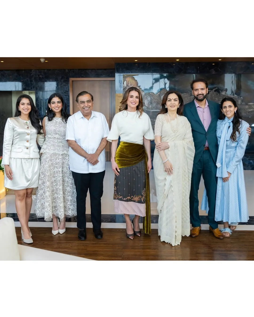 شكر جزيل للسيد موكيش والسيدة نيتا أمباني على استقبالي أمس في مومباي. الصداقة والدفء والضيافة الك (1)