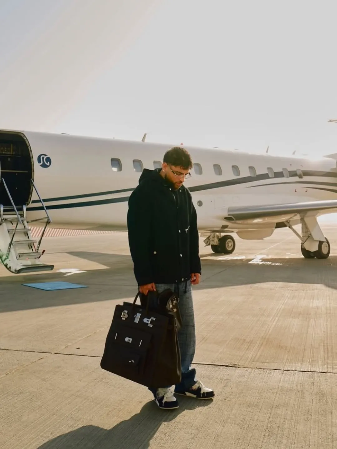 Men who do Herm&egrave;s a little differently&hellip; and SO well🧡🖤📸 @maisonmialuxury @kofixcase @karanaujl