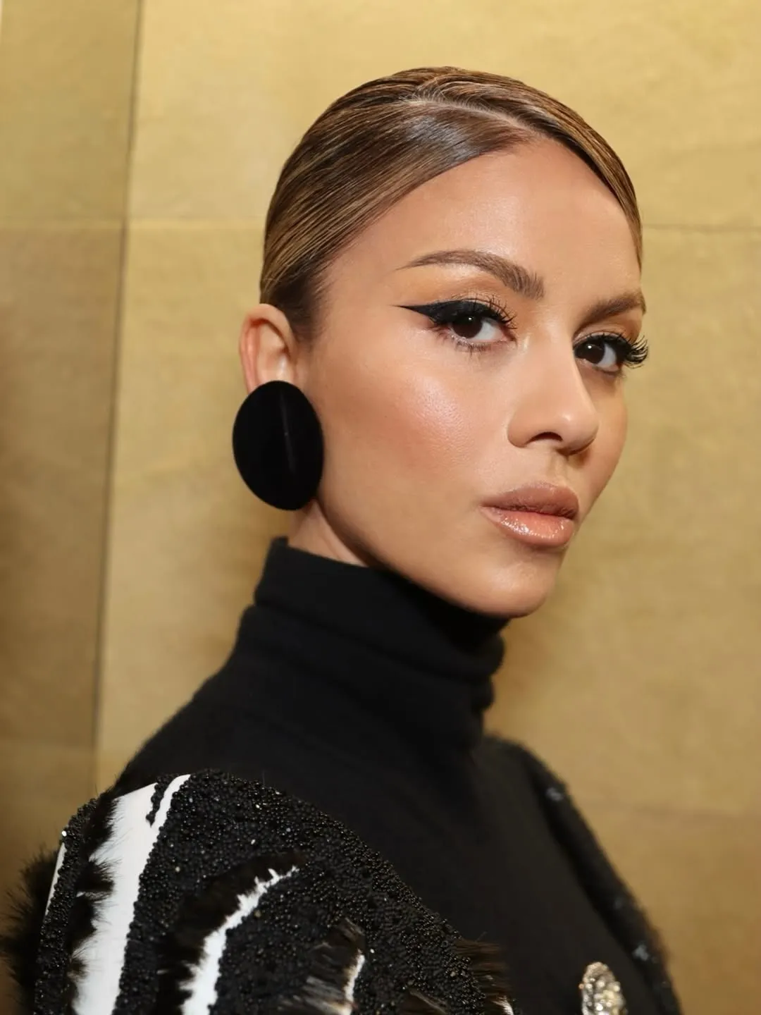 @natasha.poonawalla for @schiaparelli 💄 @nikki_makeup 💇🏽_&female;️ @rio_hair📸 @nikki_makeup &bull; #hair