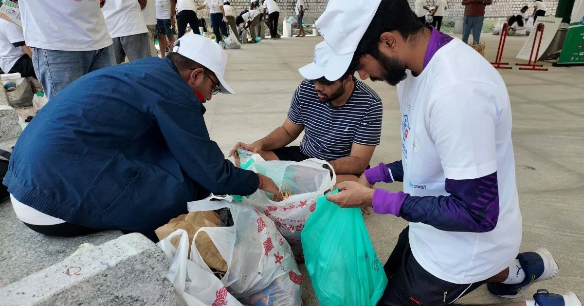In Spogomi, teams of three get 1 hour to collect litter and 20 minutes to sort it