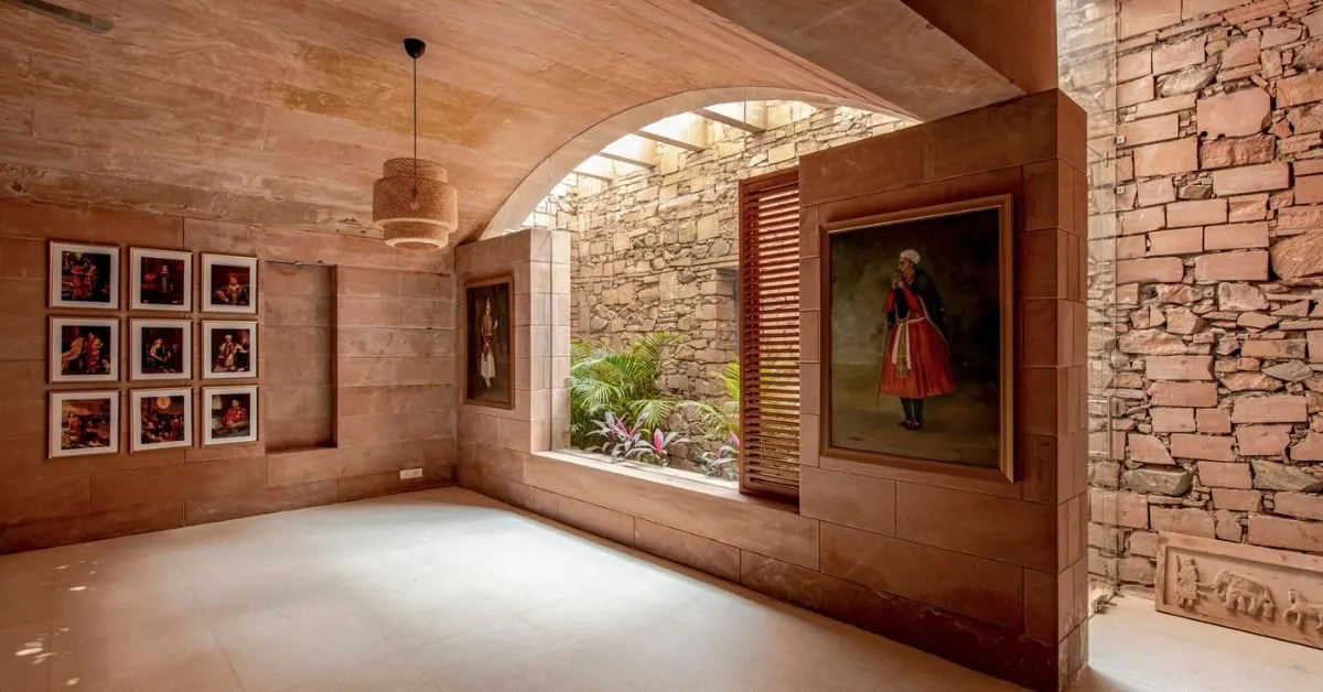 The client is a descendent of the royal family of Dundlod in Rajasthan and the Stone House was built as an ode to their traditional legacy