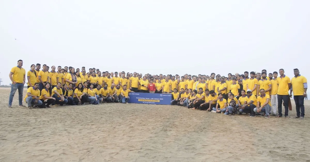 The team at L&T volunteering to clean the shores of Mumbai from plastic waste and trash