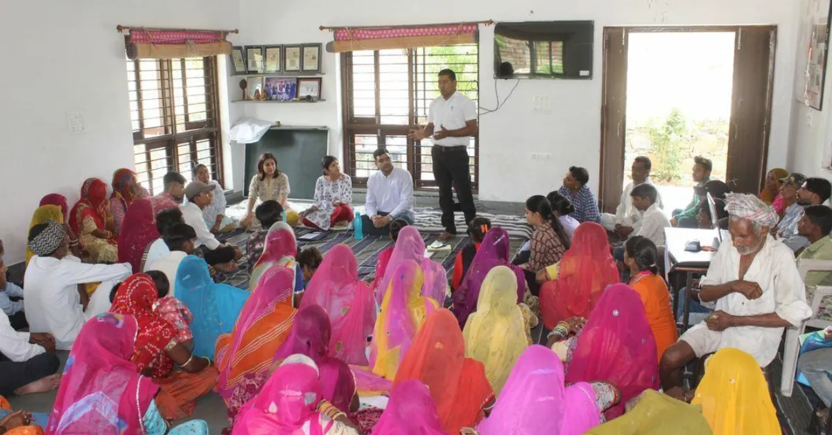 Community meetings like these help Aajeevika staff connect workers to welfare schemes and financial inclusion programmes.