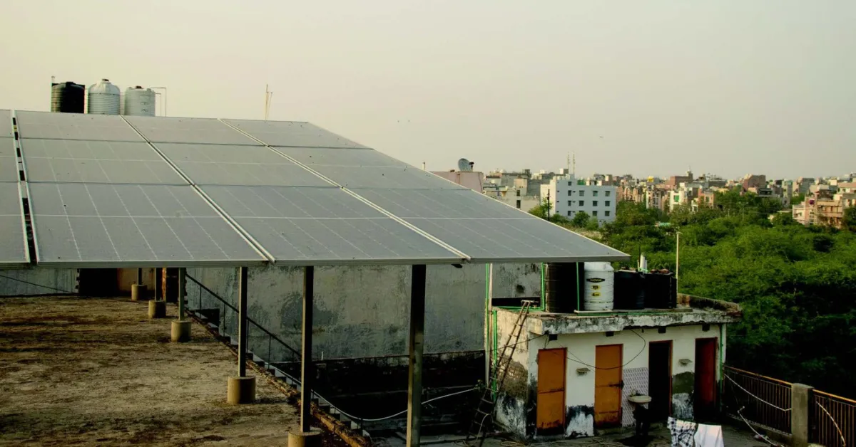 Winter smog in Delhi scatters sunlight, cutting solar irradiance and lowering rooftop power output.