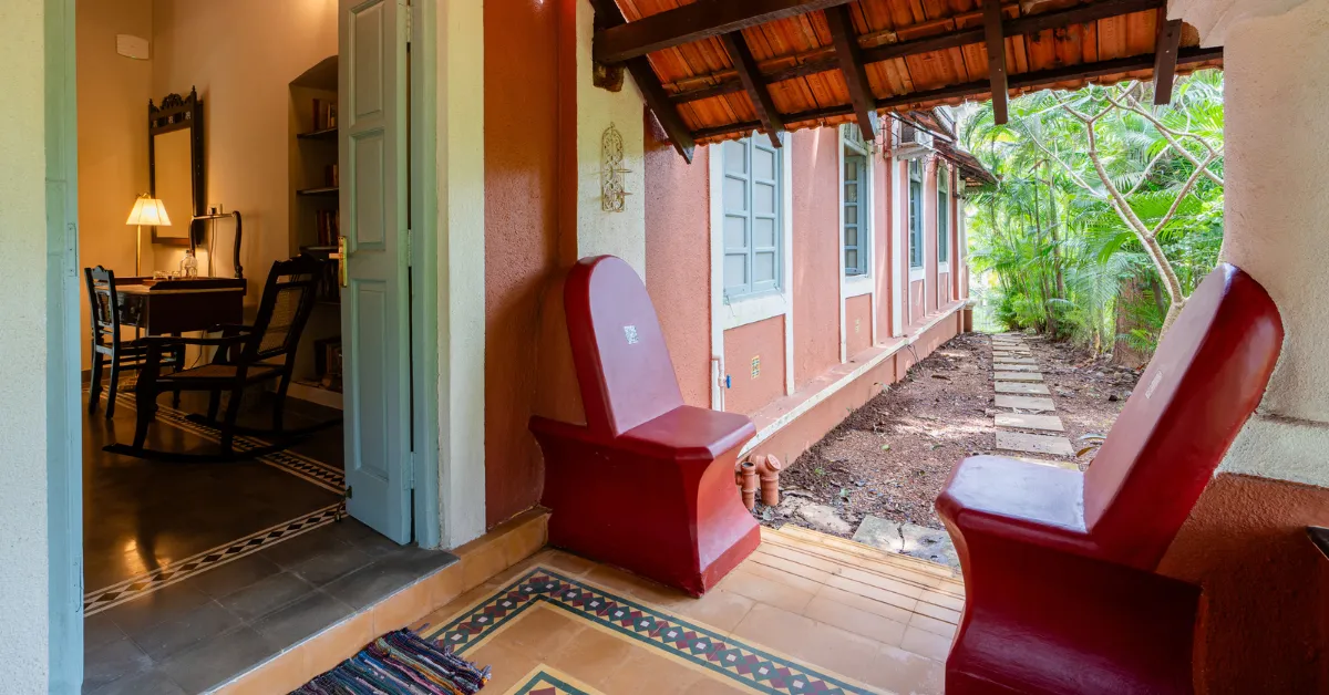 What Mans&atilde;o Curtorim gives you is not escape, but a different rhythm to return with.