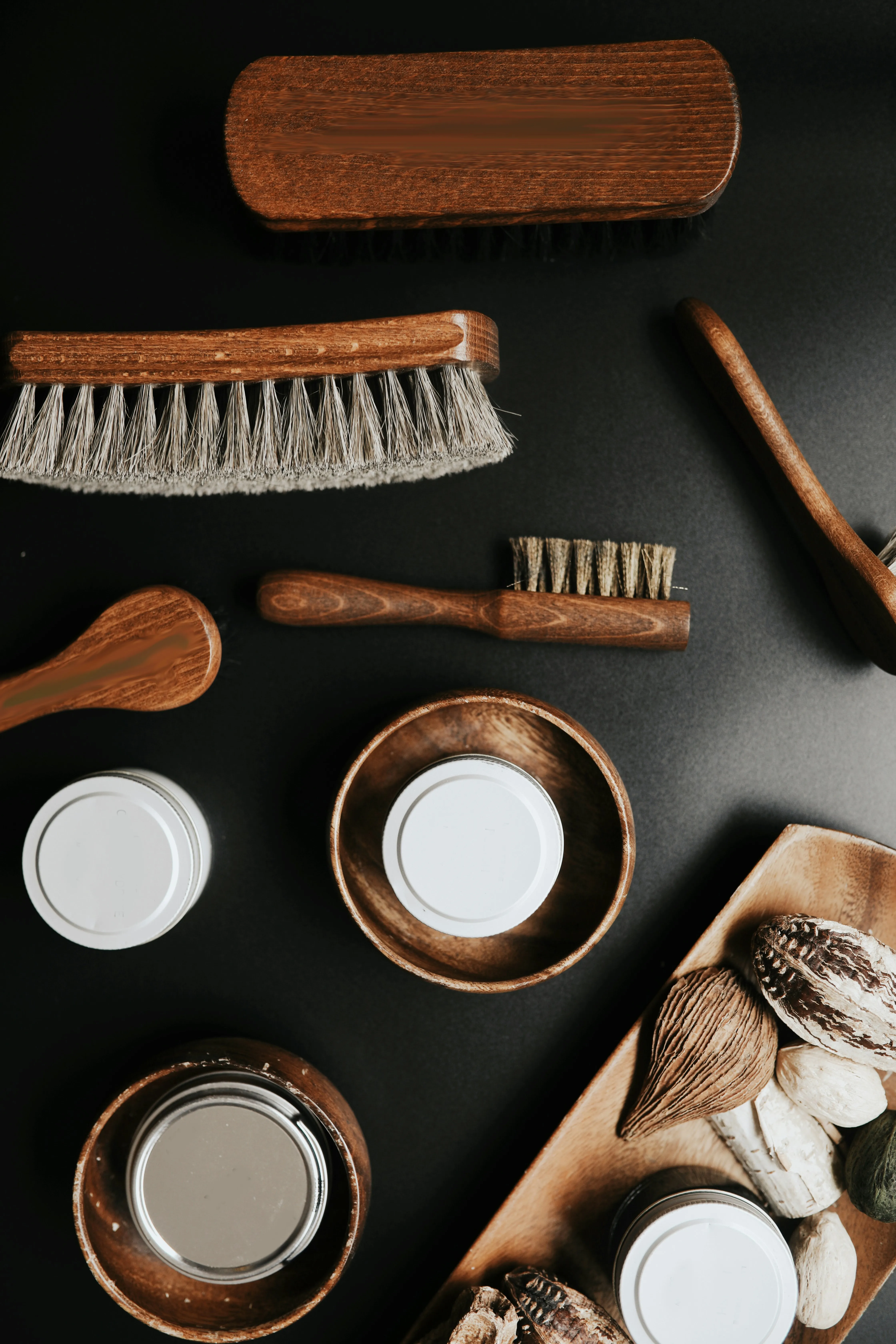 The many white shoe cleaner tools and equipment you will need to clean white sneakers at home