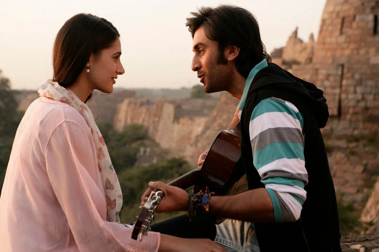 A picture of a still from Rockstar, where Ranbir Kapoor plays the Black Cat Boyfriend to depict the new relationship trends in India impacting millennial dating India as well as Gen Z dating culture India, also focussing on  mama’s boy relationships India.