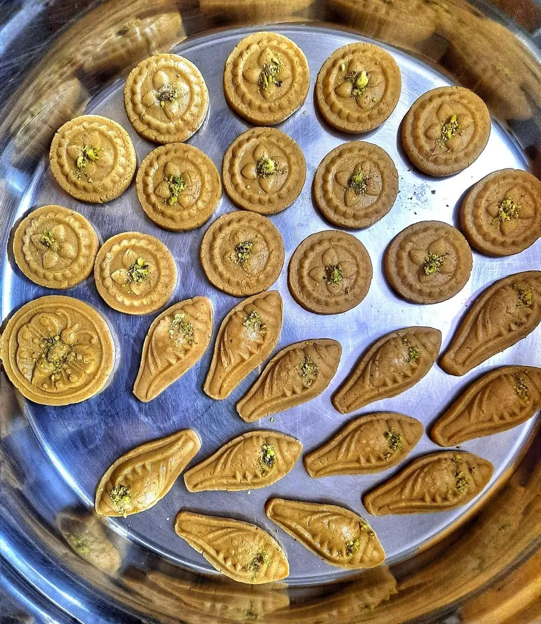 Cloud Kitchen Spices and Friends offers biryani, curries, and dals like Kalo Jeere Masoor Dal and Murgi’r Jhol that anchor the savoury side of traditional Bengali cuisine, while the snack and dessert menu make it to every party list.