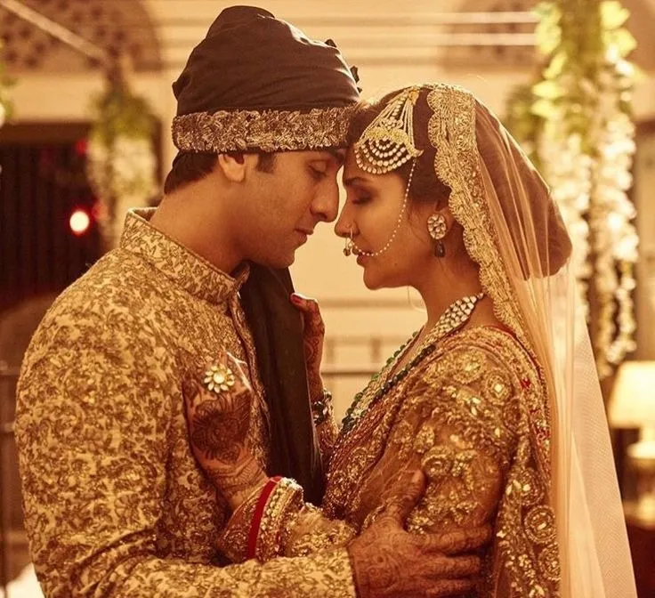 A still from the film Ae Dil Hai Mushkil to depict how cushioning in dating is a form of emotional cushioning that's rampant in Indian dating culture after years of the friends to lovers Bollywood trope normalised having a backup relationship