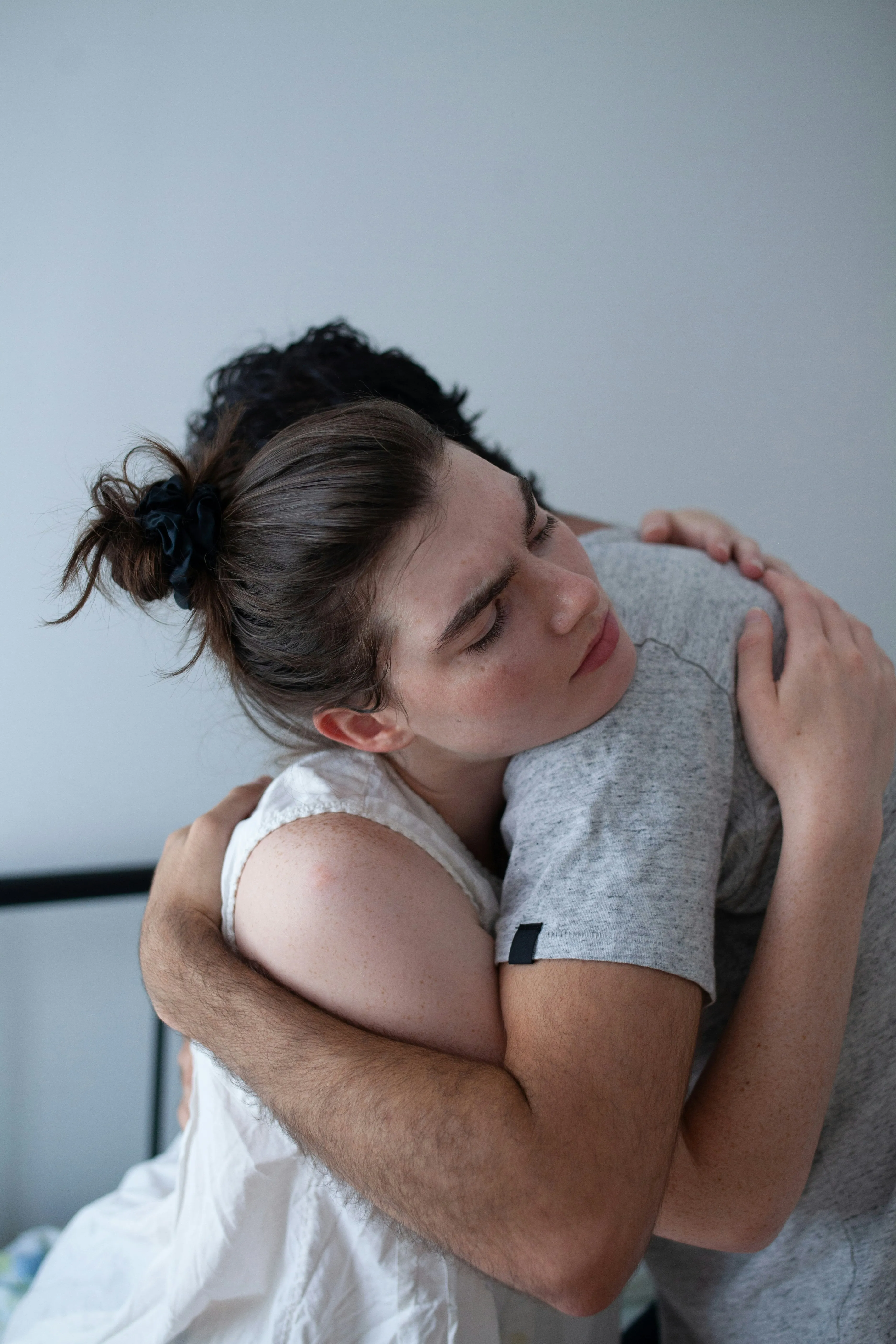 A picture of a man and a woman hugging, to show how cushioning in dating could about harmlessly but does leave someone hurt given that it's emotional cushioning