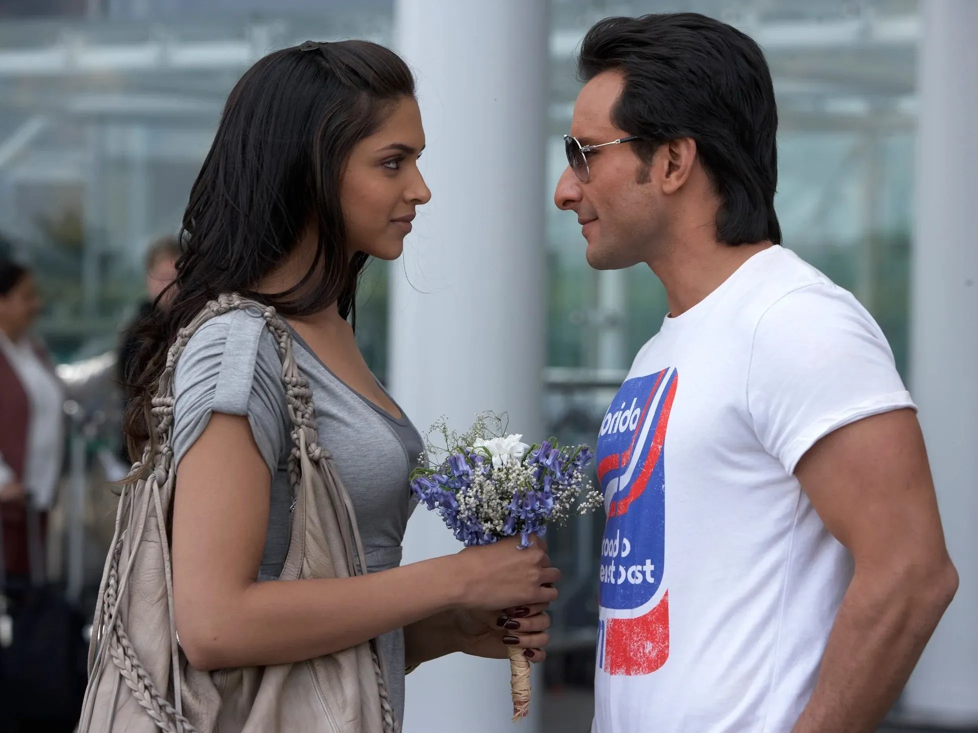 A still from the film Love Aaj Kal to show that flirting in India and flirting culture in India is influenced by Bollywood