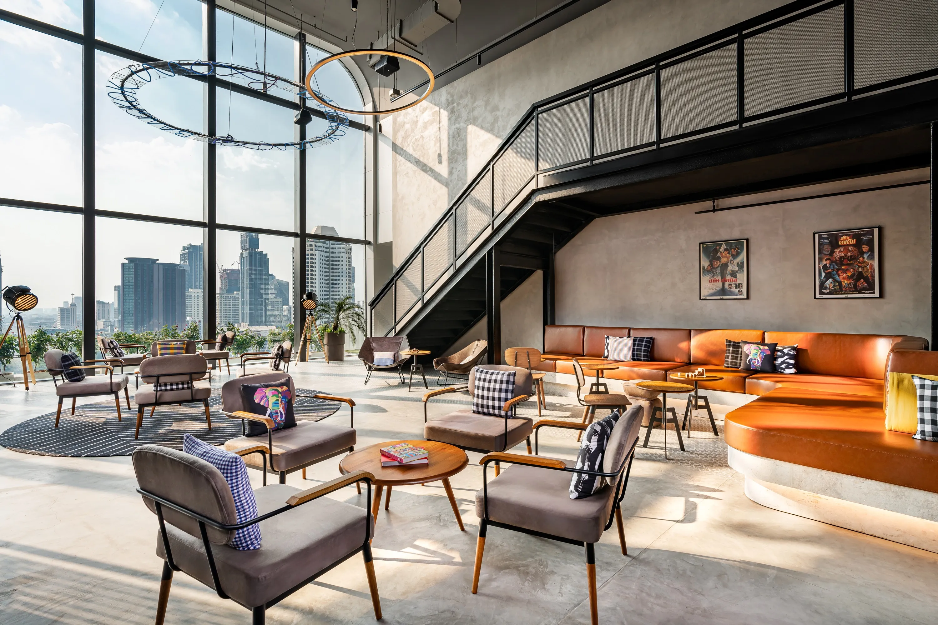 Moxy Bangkok Ratchaprasong - Lounge area day