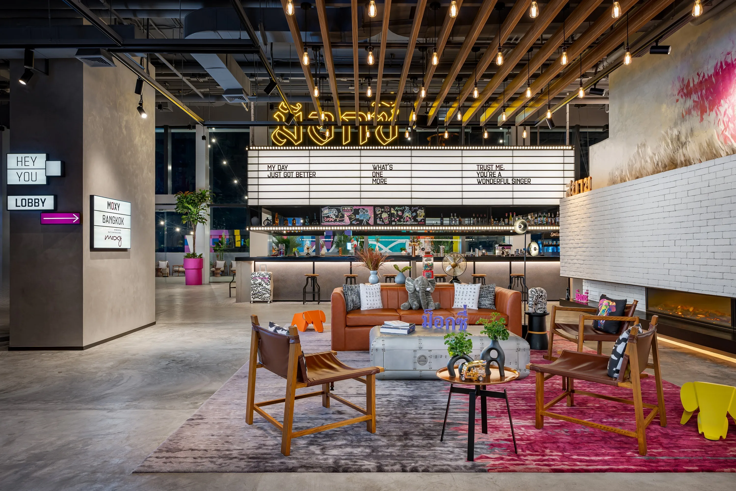 Moxy Bangkok Ratchaprasong_The Welcome with Bar