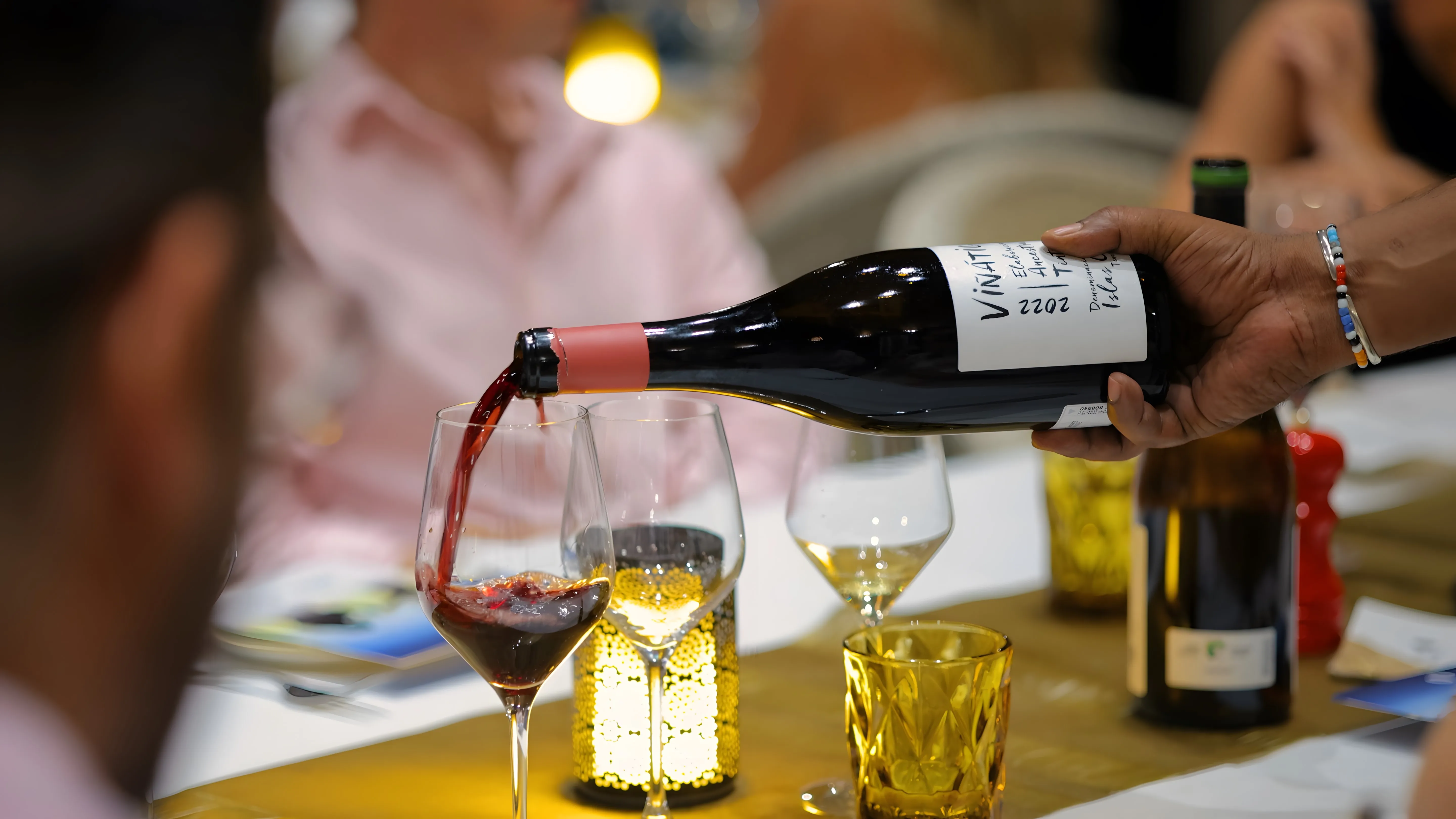 Discover How Exquisite Hospitality Enhances Bodegas Viñátigo's Finest Vintages