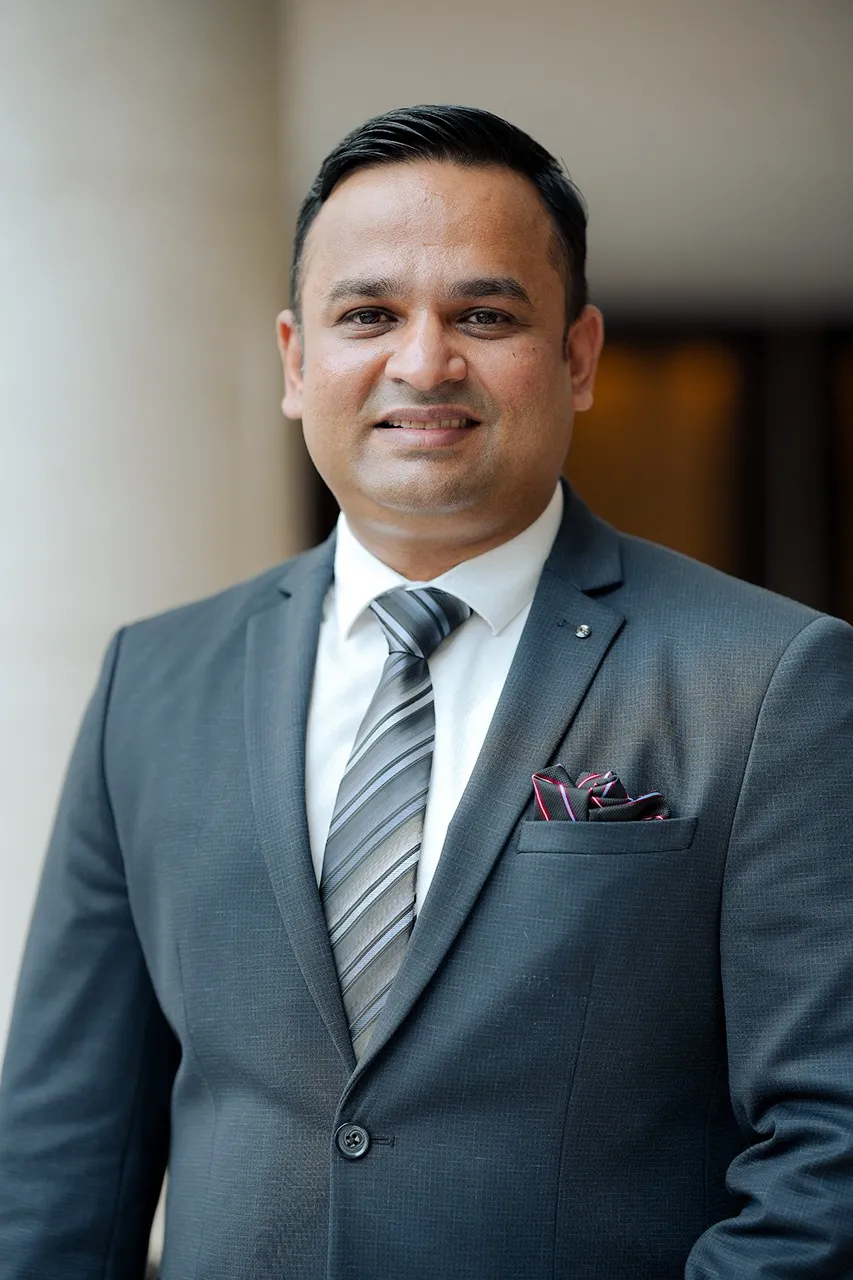 Narayan Tharoor