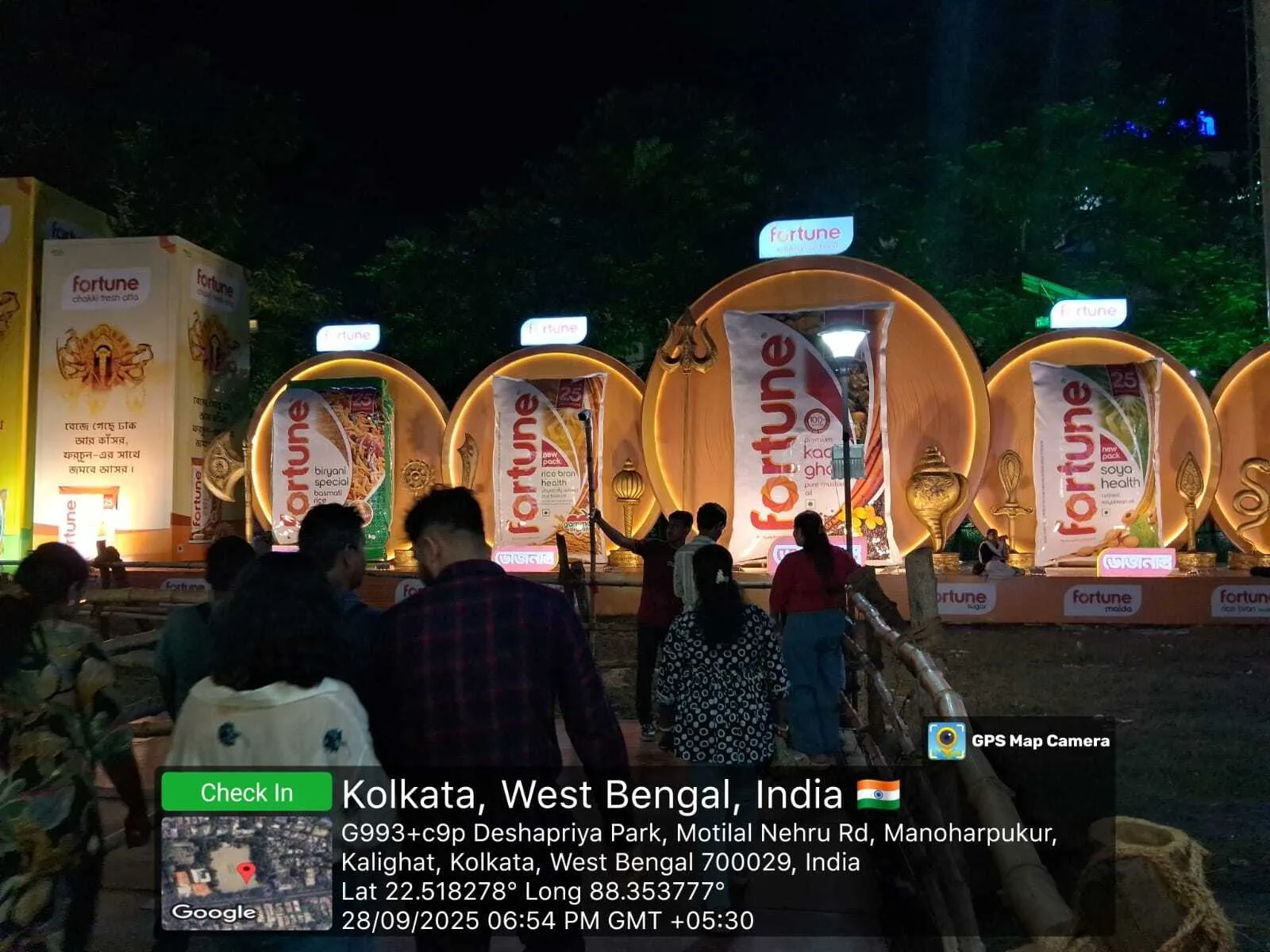 ‘Ek Chala Durga’ inspired installation at Deshopriyo Park 4