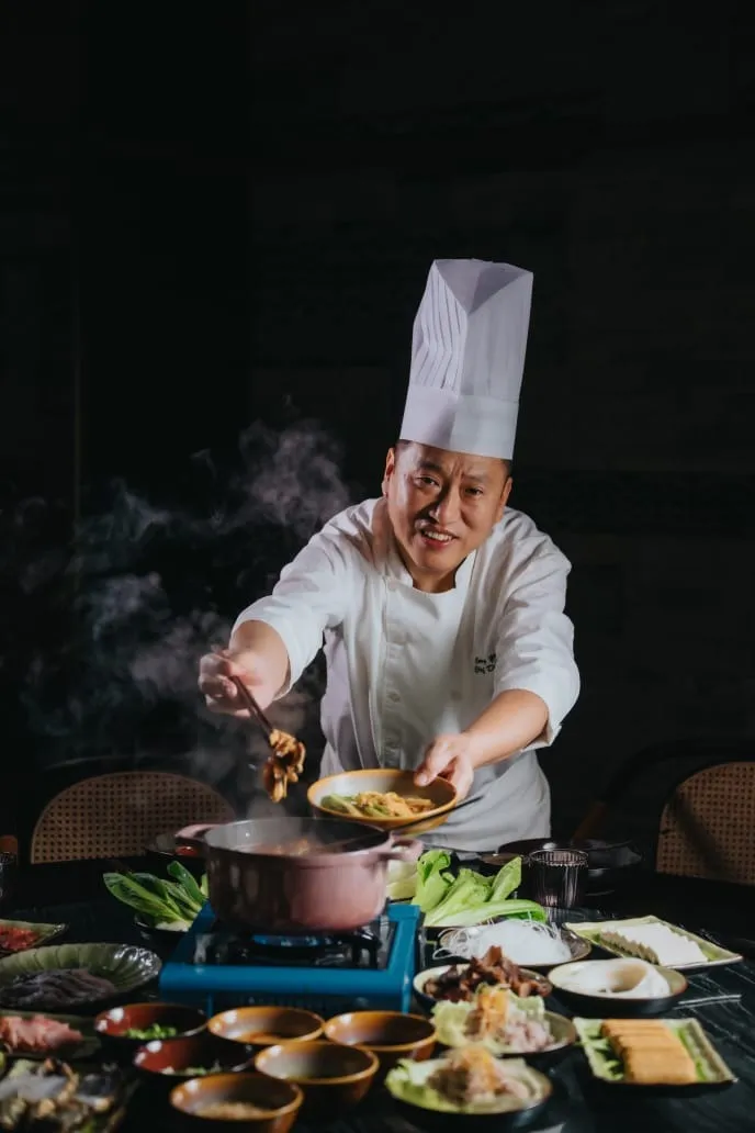 Chef Cong Yong Li with Chineese Hot Pot at The Oriental Kitchen (2)