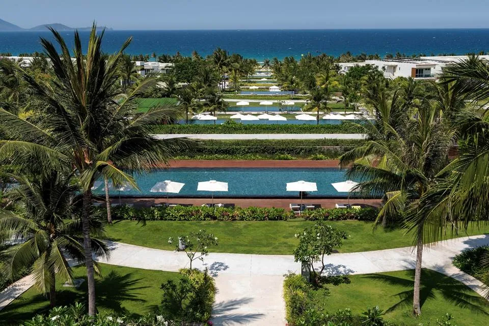 12 Swimming Pools Ideal for Wedding Setups