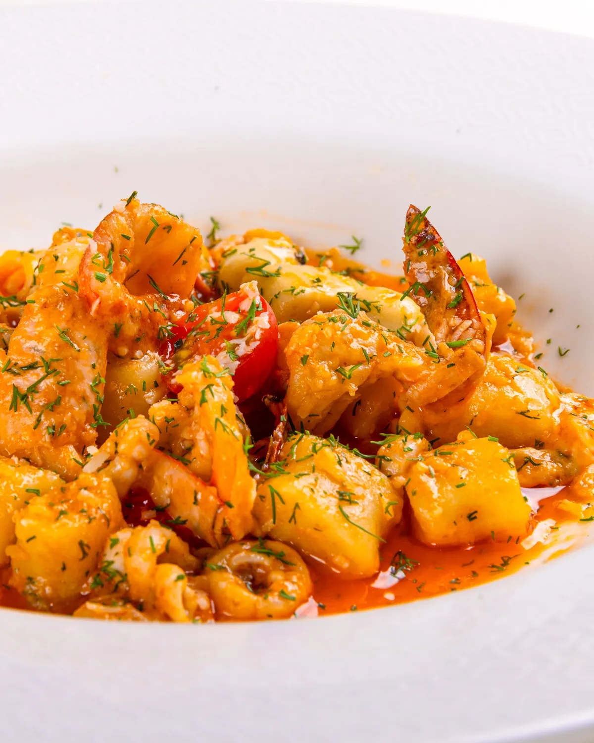 Gnocchi Conditi Con Gamberi, Calamari, Capesante E Burro All'astice (Gnocchi tossed in prawn, calamari, scallop and lobster butter)