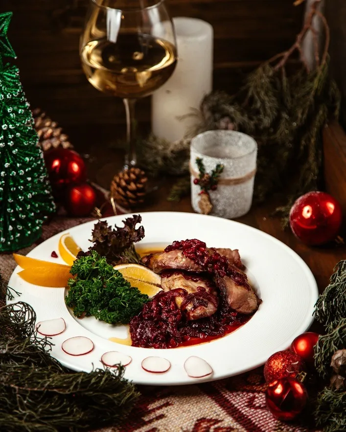 grilled-salmon-with-lemon-slices-greens