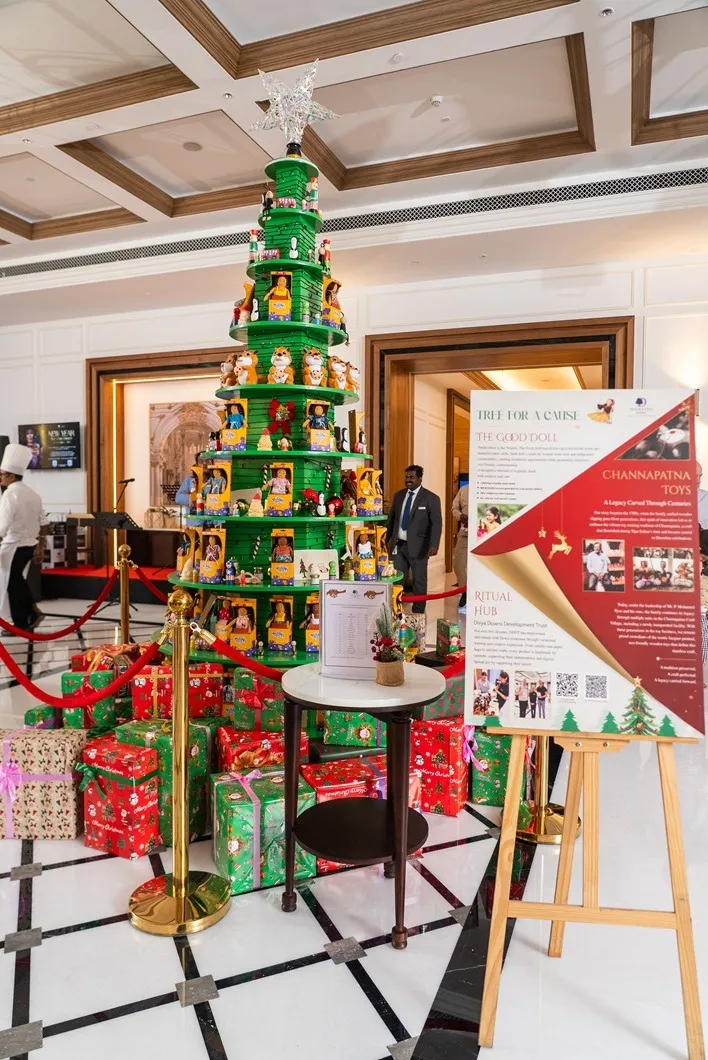Christmas Tree at DoubleTree by Hilton Whitefield