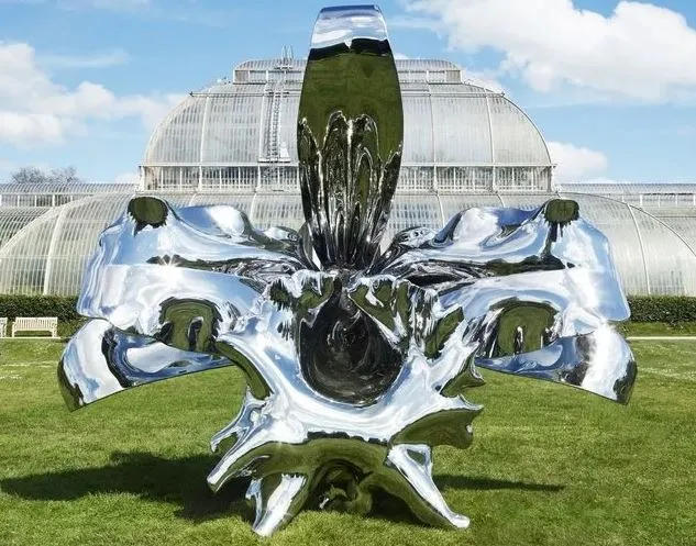 Wynn Al Marjan Island_Art Collection_Light Into Life by Marc Quinn