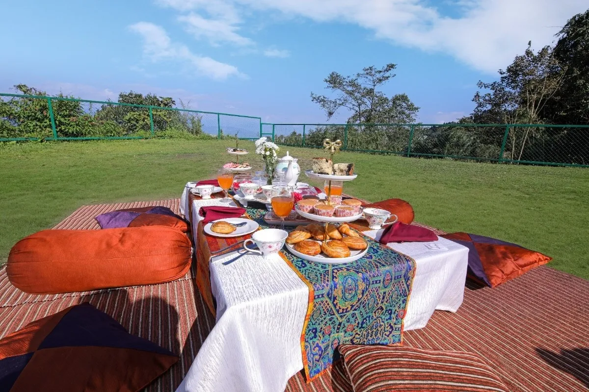 Hi-tea-by-the-viewpoint