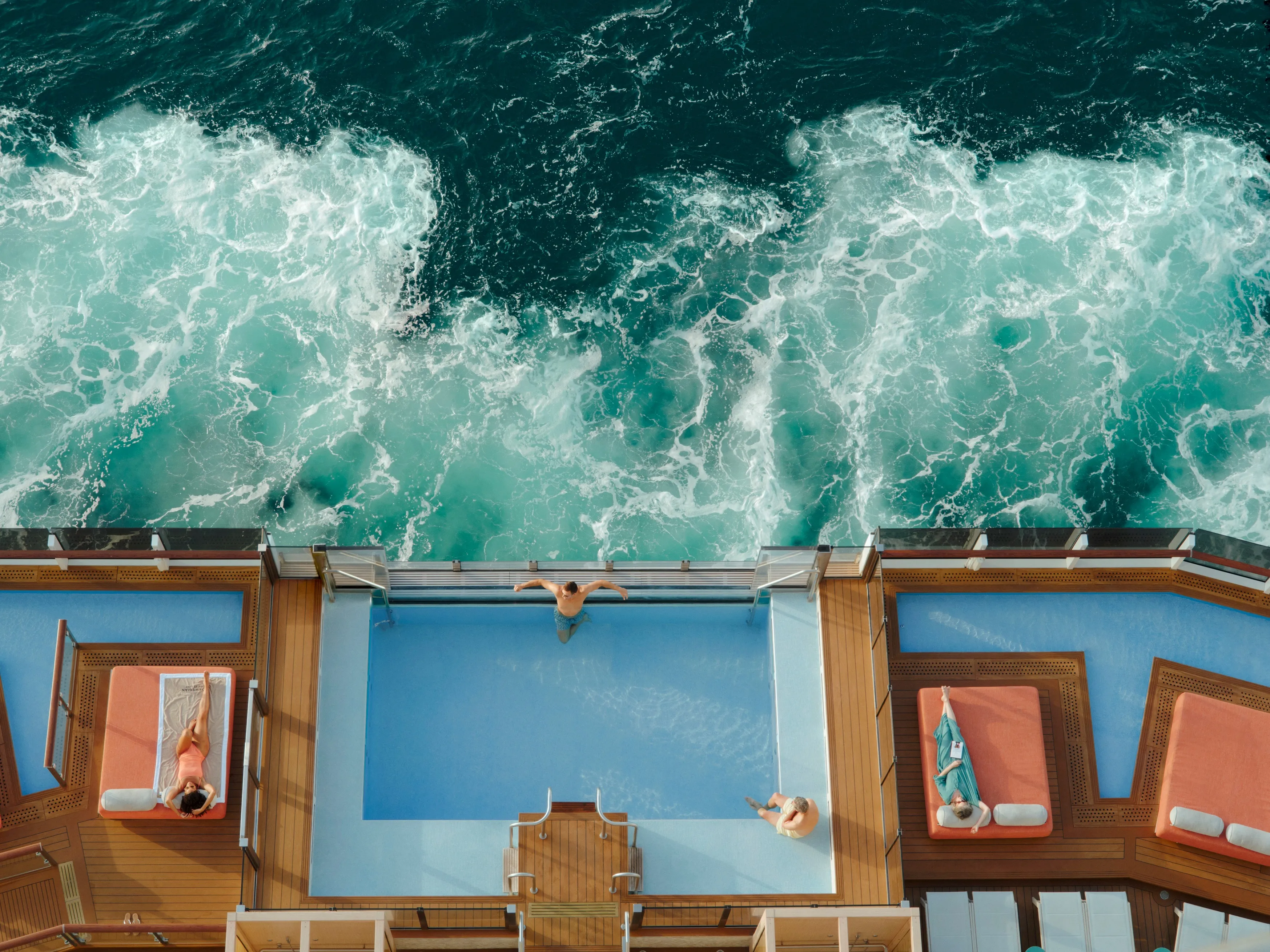 ncl-onboardlifestyle-aquainfinitypool (1)