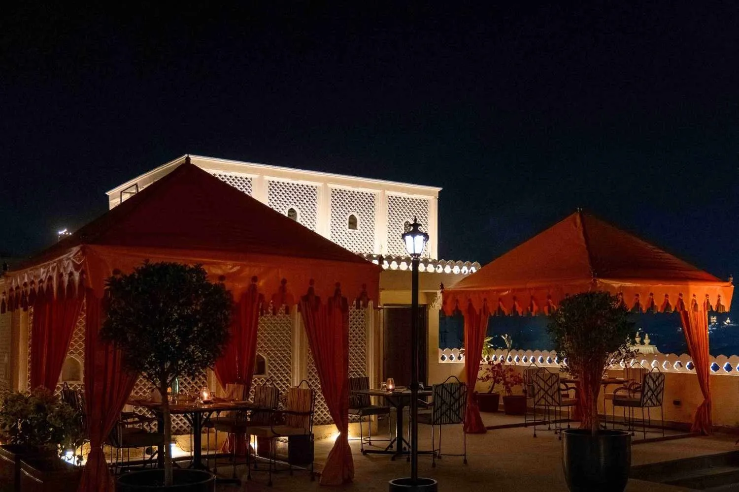 NightundertheCabanasatUdaipurkatha