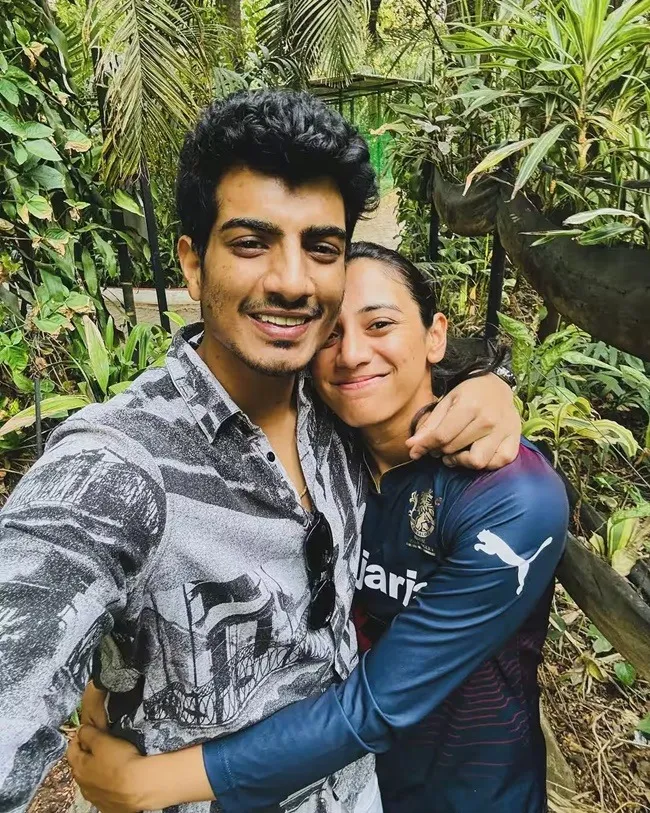 Palash Muchhal: স্মৃতি মান্ধানা দীর্ঘদিন ধরে জনপ্রিয় সংগীতশিল্পী পলক মুচ্ছলের ভাই পলাশ মুচ্ছলের সঙ্গে সম্পর্কে রয়েছেন