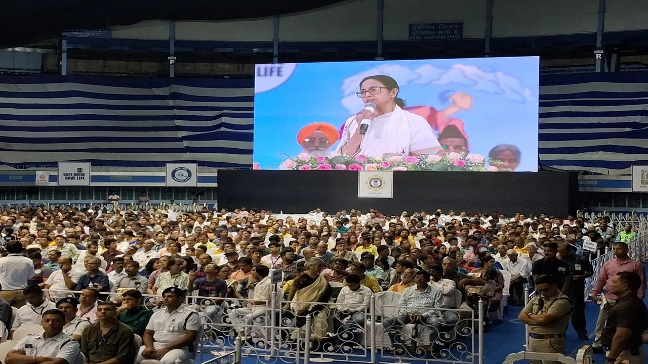 Mamata banerjee, durga puja grant 2025,durga puja,bengali news today,west bengal news today,দুর্গাপুজোর অনুদান বেড়ে ১ লক্ষ ১০ হাজার টাকা
