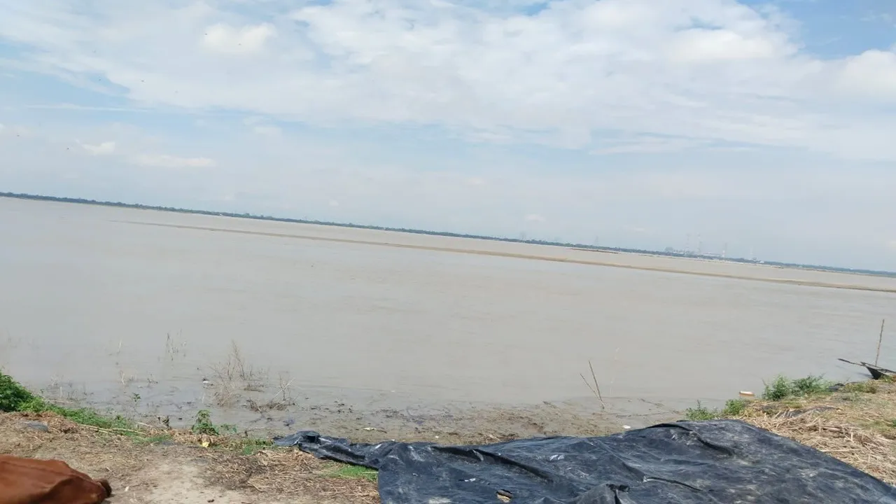 River erosion anxiety NEET success  ,Ramen Mondal Murshidabad NEET,  Poor family NEET achiever  ,Ganga bank erosion extraordinary perseverance  ,NEET qualified from erosion-hit region,  Medical aspirant rural health center dream,  MBBS dream despite river threats,  Underprivileged NEET achiever Bengal,Success story,নদী ভাঙনের আতঙ্ক NEET সাফল্য , রমেন মণ্ডল মুর্শিদাবাদ NEET  ,গরিব পরিবারে NEET পাশ  ,গঙ্গা ভাঙন স্বপ্নের পথে,  নদীতীরবর্তী এলাকায় চিকিৎসক হওয়ার স্বপ্ন  ,গ্রামে স্বাস্থ্যকেন্দ্র রমেনের লক্ষ্য  ,MBBS অর্জন নদী ভাঙনের মাঝে,  অনটনে সাফল্য রমেন মণ্ডল