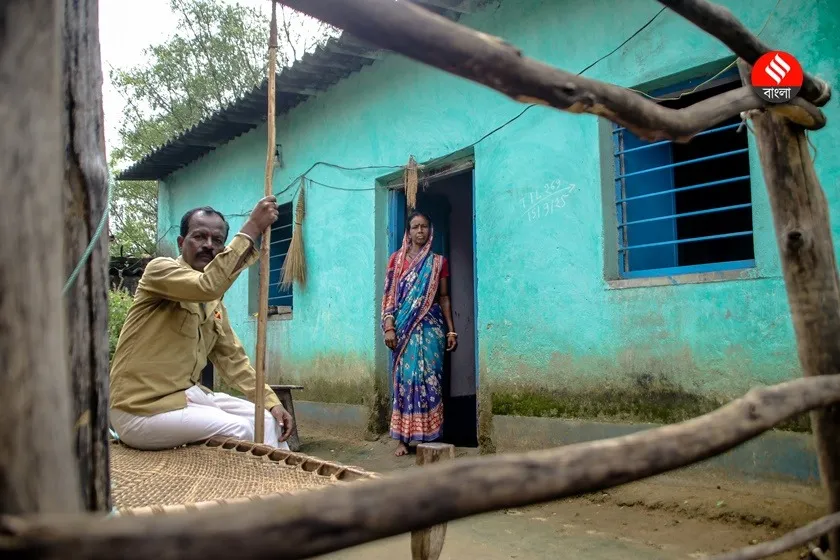 Vondu Gop,  Bhondu Gope,Last Runner,  Ayodhya Hills mail carrier,  Hill postman story,  Jungle mail route  ,Indian postal service  ,Rural India post,  Mail carrier experience,  Historic mail delivery,  Jungle runner,ভোঁদু গোপ  ,শেষ রানার  ,অযোধ্যা পাহাড় ডাকপিয়ন,  পাহাড়ের ডাকপিয়ন,  ডাকবিভাগ,  জঙ্গলের ডাকপিয়ন,  ডাকপিয়ন জীবনকথা  ,গ্রামীণ ডাকপিয়ন  ,ডাকপিয়ন অভিজ্ঞতা  ,শেষ রানারের গল্প