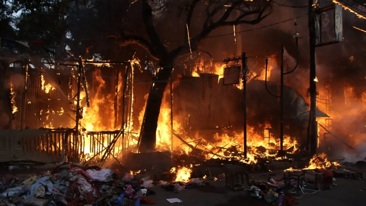 Kolkata fire news,  Double fire in Kolkata,  Wellington Market fire  ,Newtown fire incident  ,Kolkata market blaze,  Fire accident in Kolkata,  West Bengal fire news  ,Fire in shopping area Kolkata,  Kolkata fire updates,কলকাতা অগ্নিকাণ্ড,  নিউটাউন আগুন , ভুটিয়া মার্কেট আগুন  ,কলকাতায় বাজারে আগুন,  জোড়া অগ্নিকাণ্ড কলকাতা,  দমকল কলকাতা,  পশ্চিমবঙ্গ আগুন সংবাদ  ,শীতবস্ত্রের দোকানে আগুন  ,কলকাতা বাজার আগুনের খবর