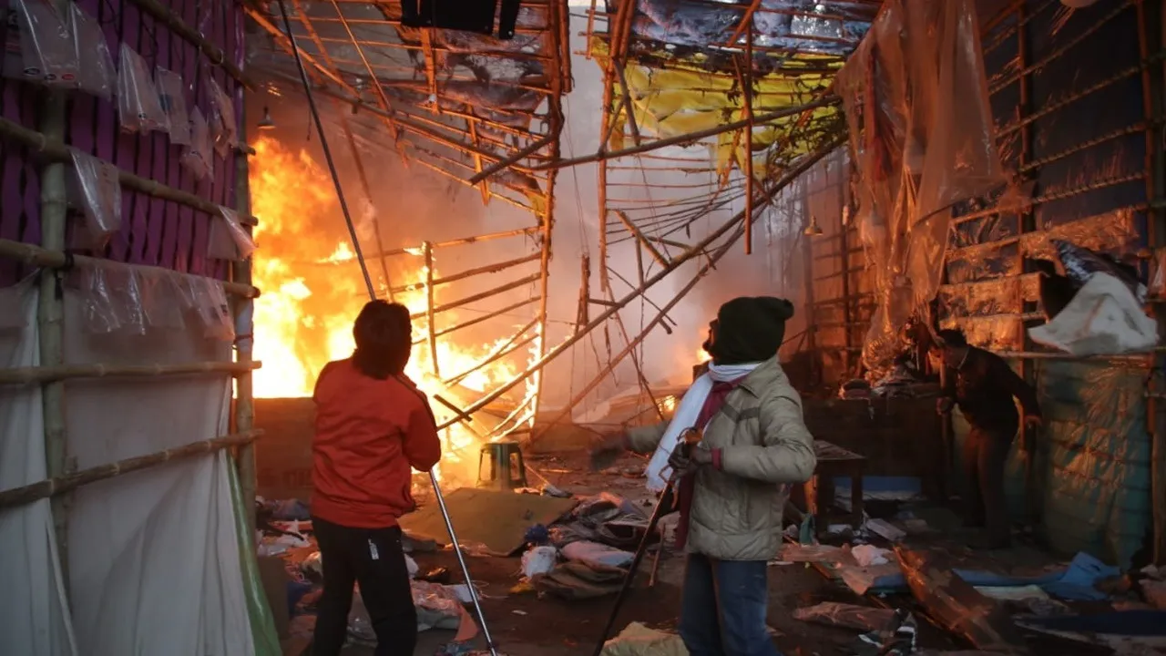 Kolkata fire news,  Double fire in Kolkata,  Wellington Market fire  ,Newtown fire incident  ,Kolkata market blaze,  Fire accident in Kolkata,  West Bengal fire news  ,Fire in shopping area Kolkata,  Kolkata fire updates,কলকাতা অগ্নিকাণ্ড,  নিউটাউন আগুন , ভুটিয়া মার্কেট আগুন  ,কলকাতায় বাজারে আগুন,  জোড়া অগ্নিকাণ্ড কলকাতা,  দমকল কলকাতা,  পশ্চিমবঙ্গ আগুন সংবাদ  ,শীতবস্ত্রের দোকানে আগুন  ,কলকাতা বাজার আগুনের খবর
