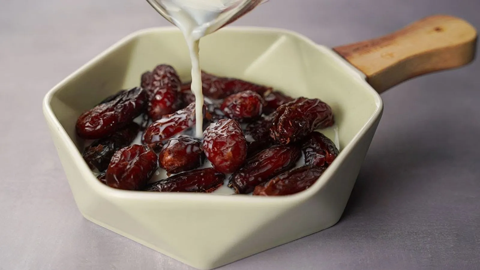 Vitamin B12 foods, Energy drink