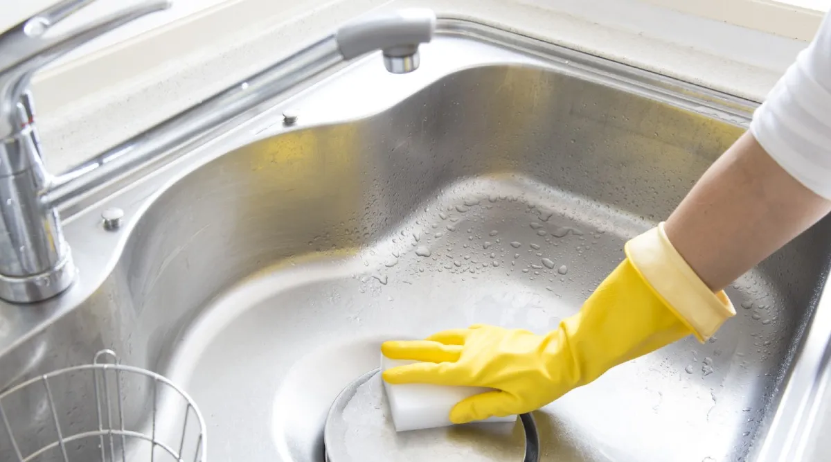 kitchen sink clean