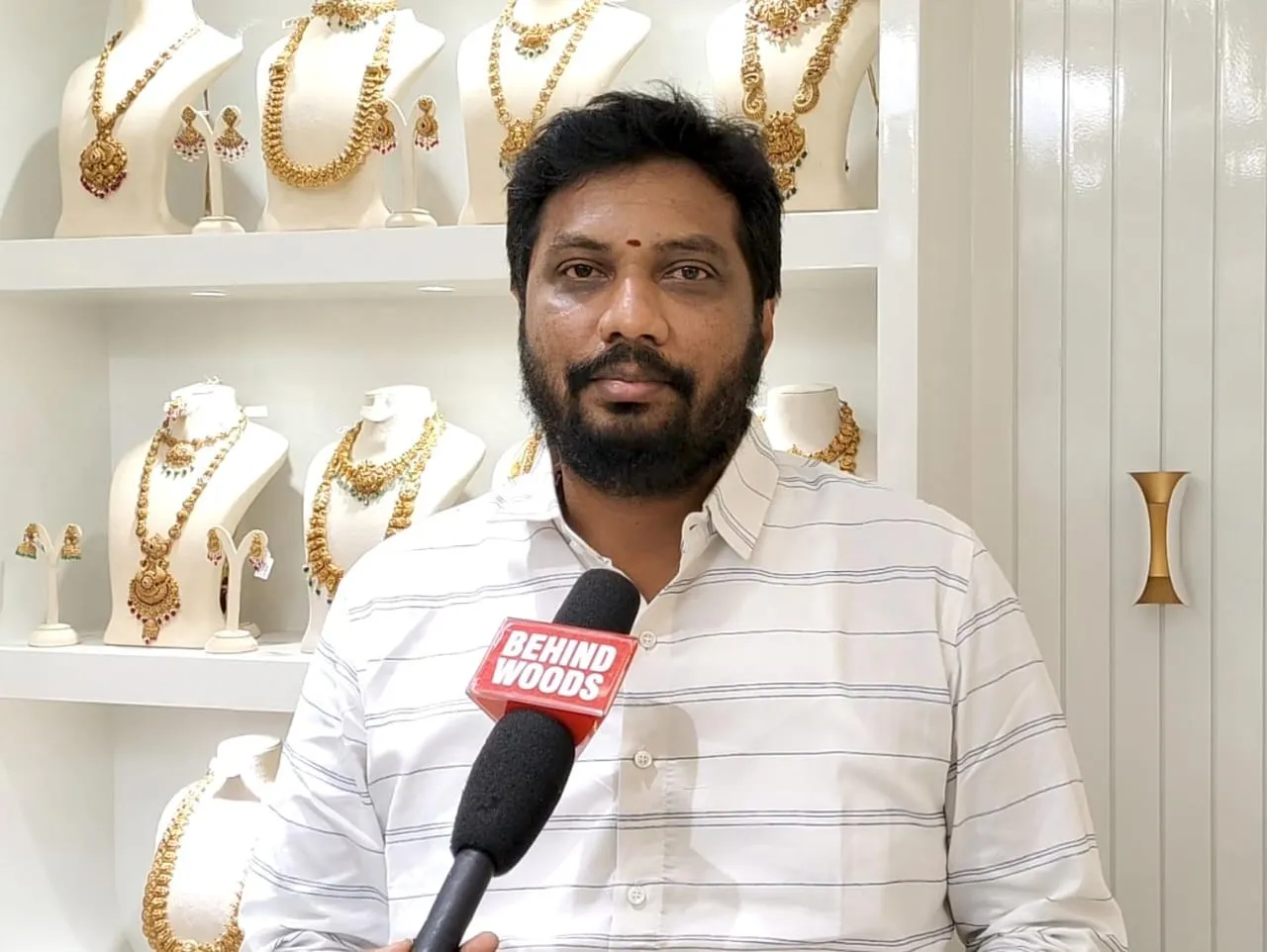 கோவை மாவட்ட தங்க நகை தயாரிப்பு சங்கச் செயலாளர் சுரபி கார்த்திக்