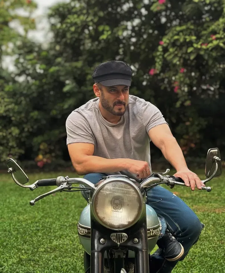 salman-khan-throwback-3-2025-10-10-12-26-51