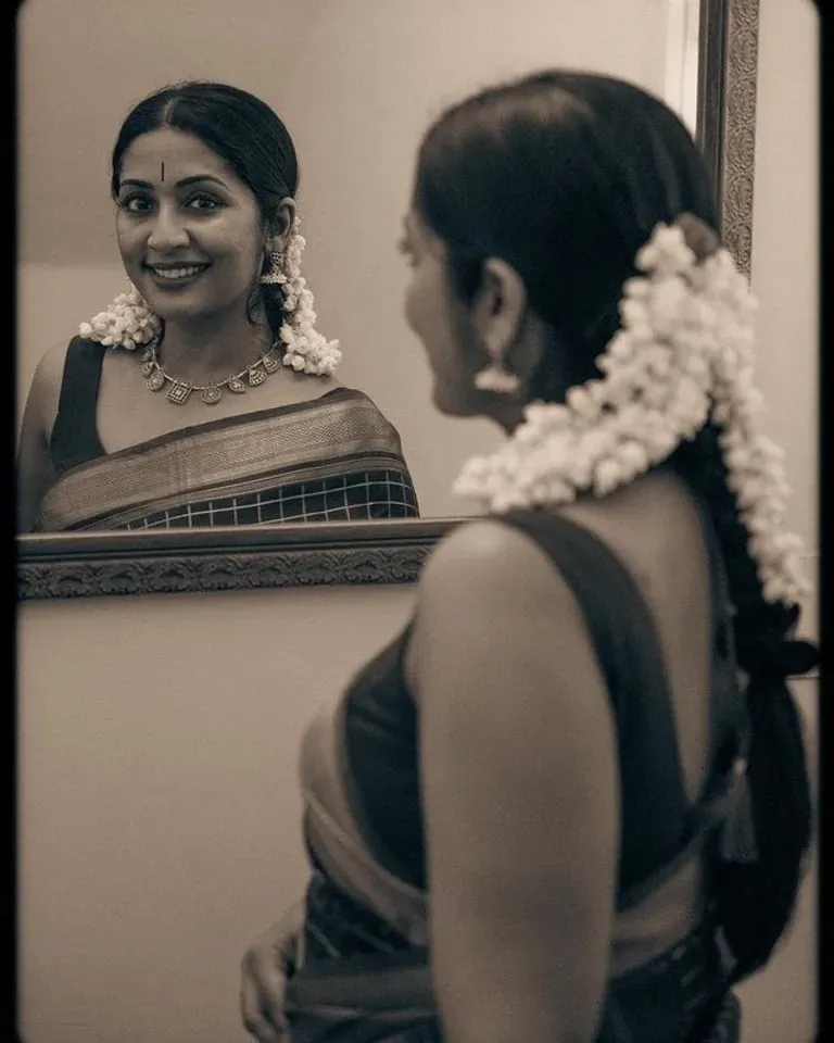 navya-nair-black-and-white