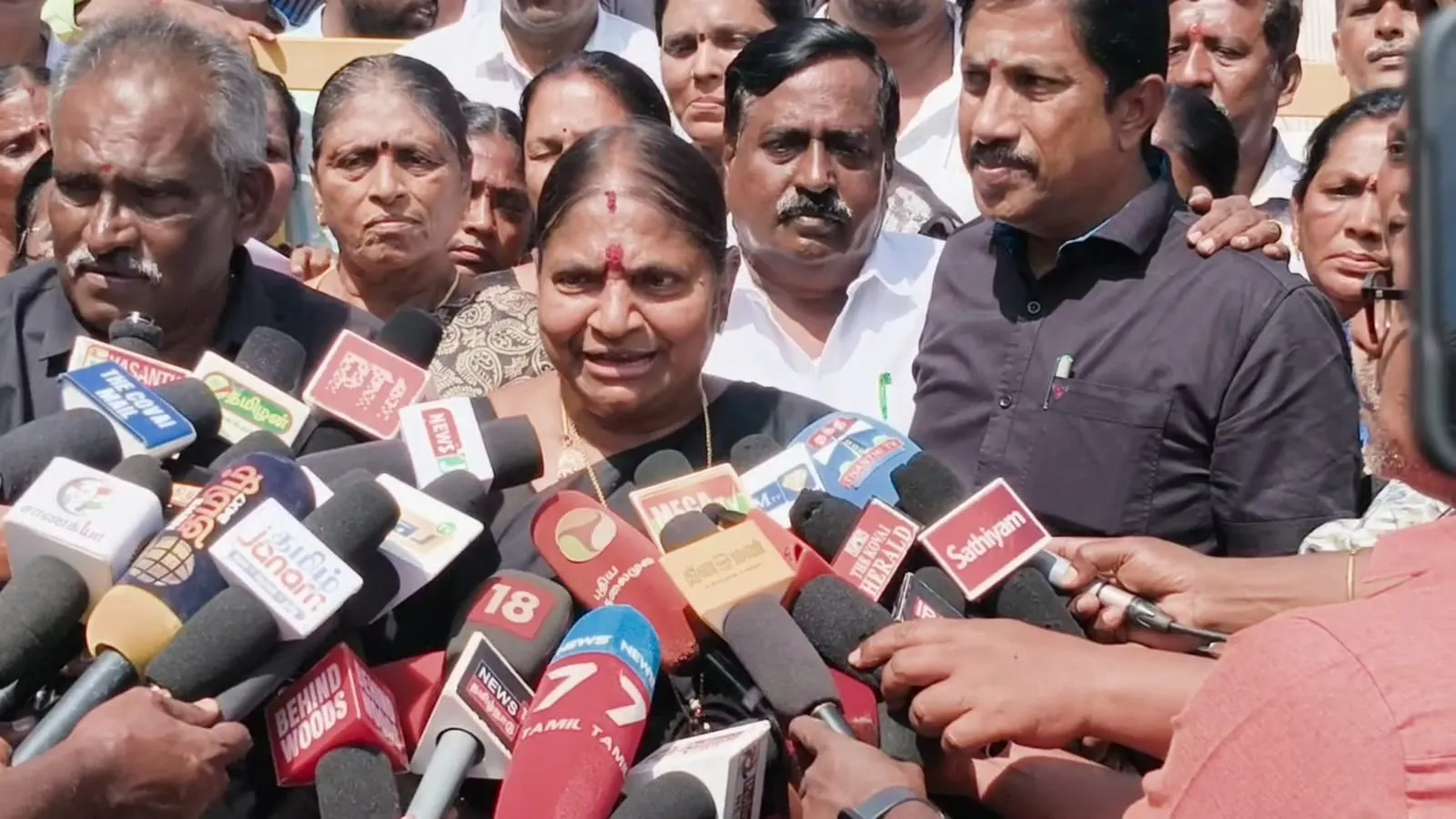 valarmathi protest 2