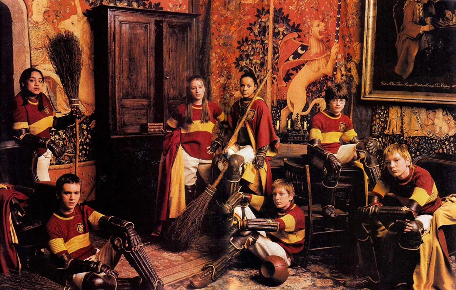 Gryffindor_Quidditch_team_in_common_room