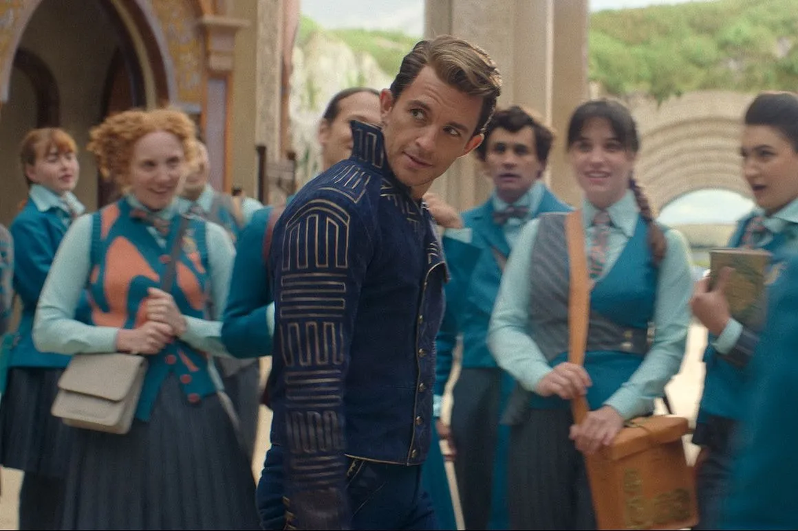 jonathan-bailey-wicked-073124-e5cda7dd6e444e75ac37780f547ca734